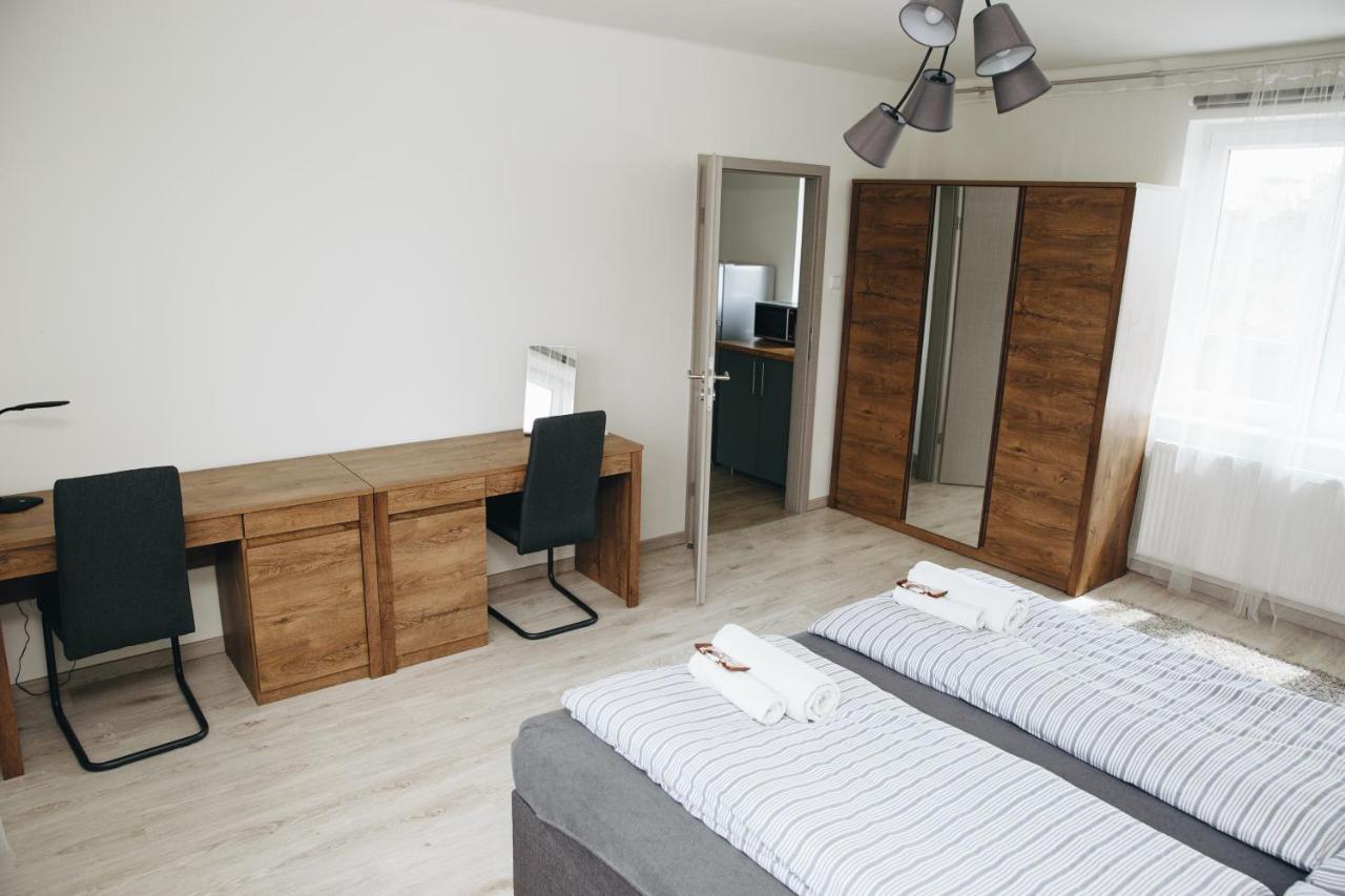 Alisa Apartments Kostomlaty nad Labem Esterno foto